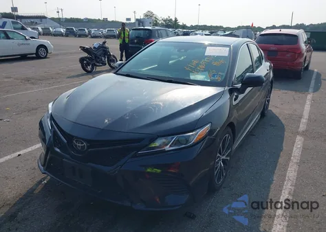 2018 Toyota Camry Se z USA, uszkodzony, nr VIN 4T1B11HK0JU068970